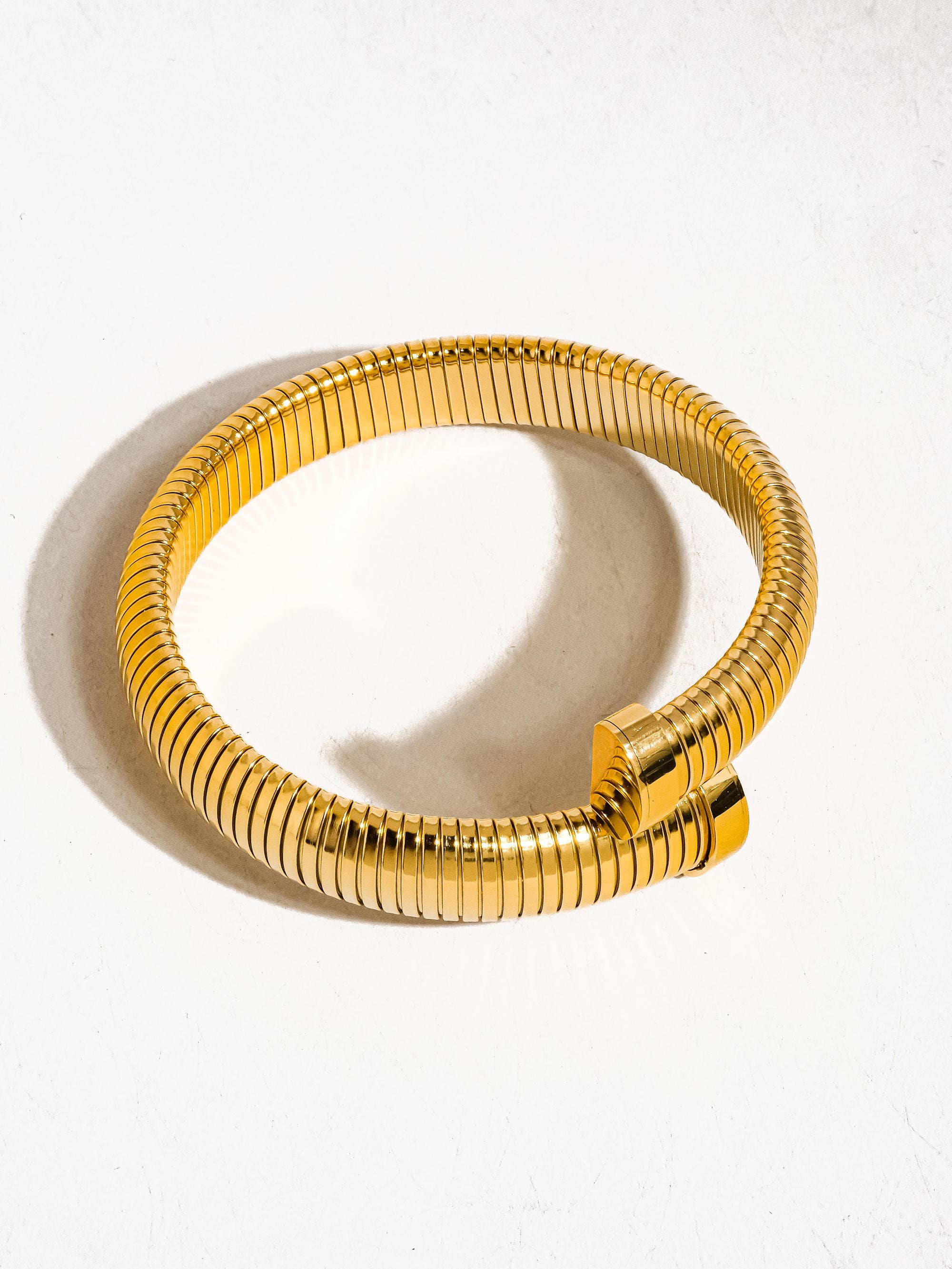 Dehors 18K Gold Bold Bangle